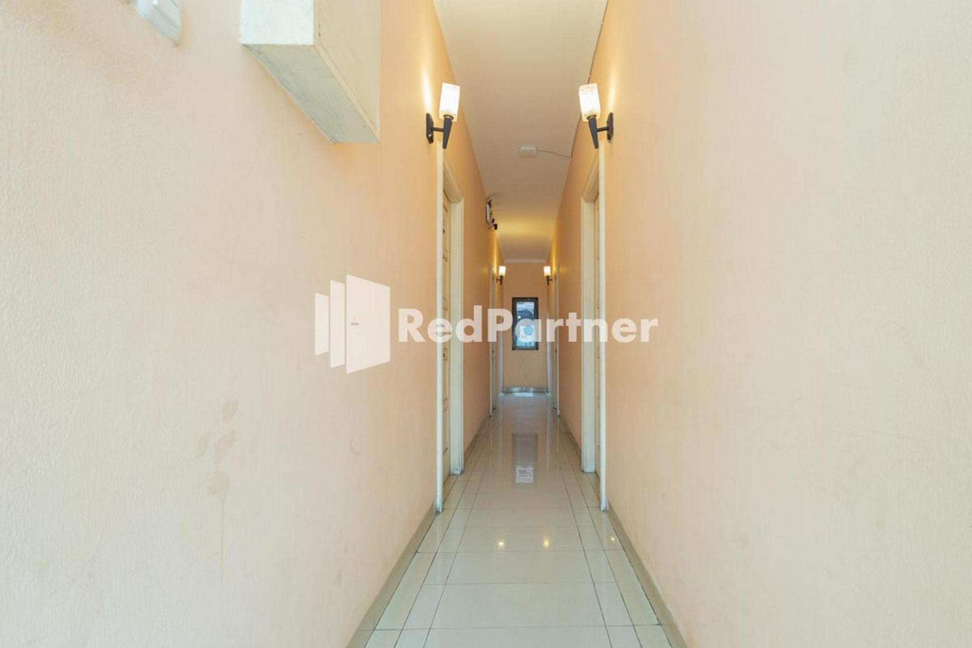 Star Hotel Jaksa Mitra Reddoorz جاكرتا المظهر الخارجي الصورة