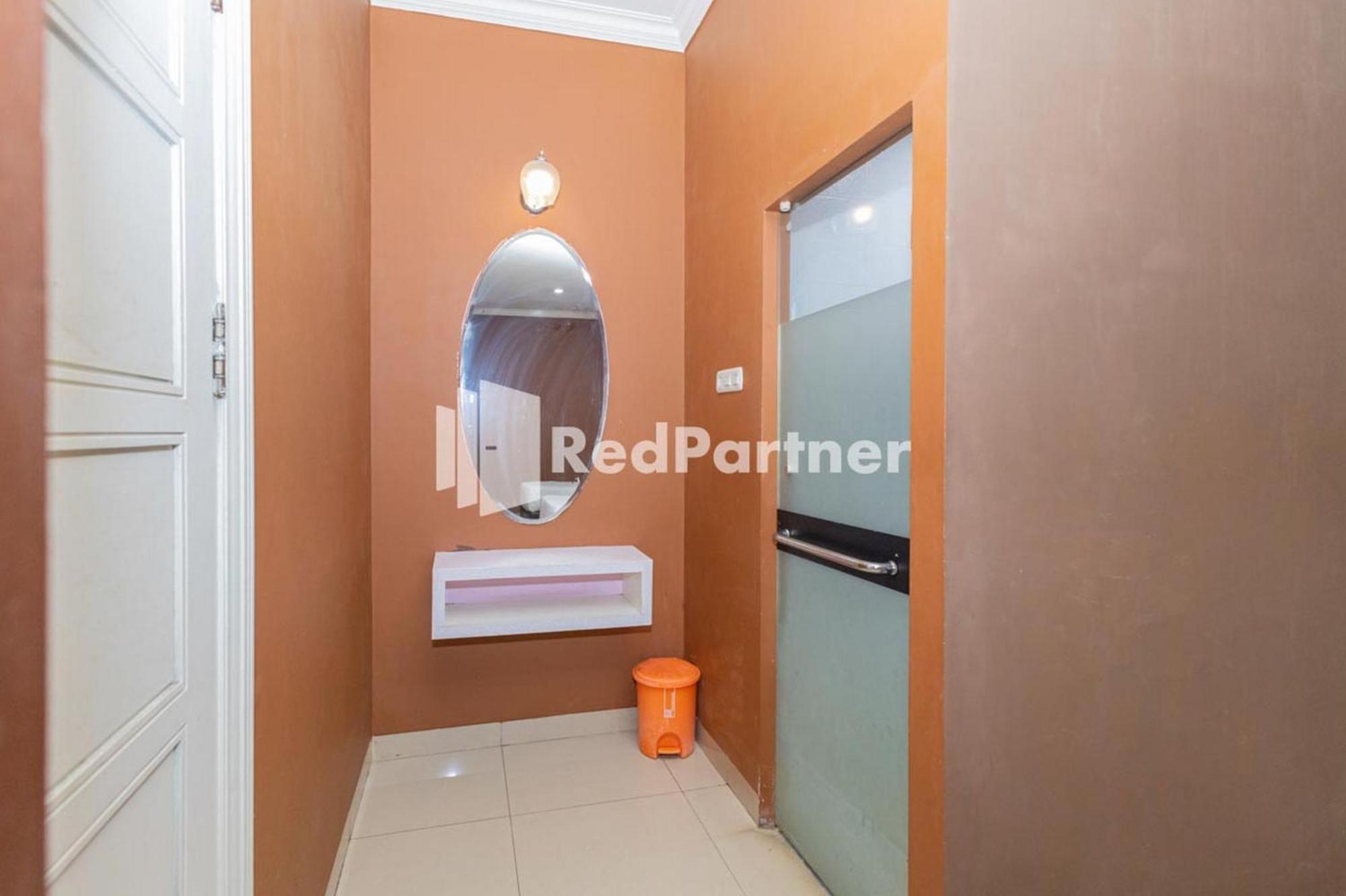Star Hotel Jaksa Mitra Reddoorz جاكرتا المظهر الخارجي الصورة