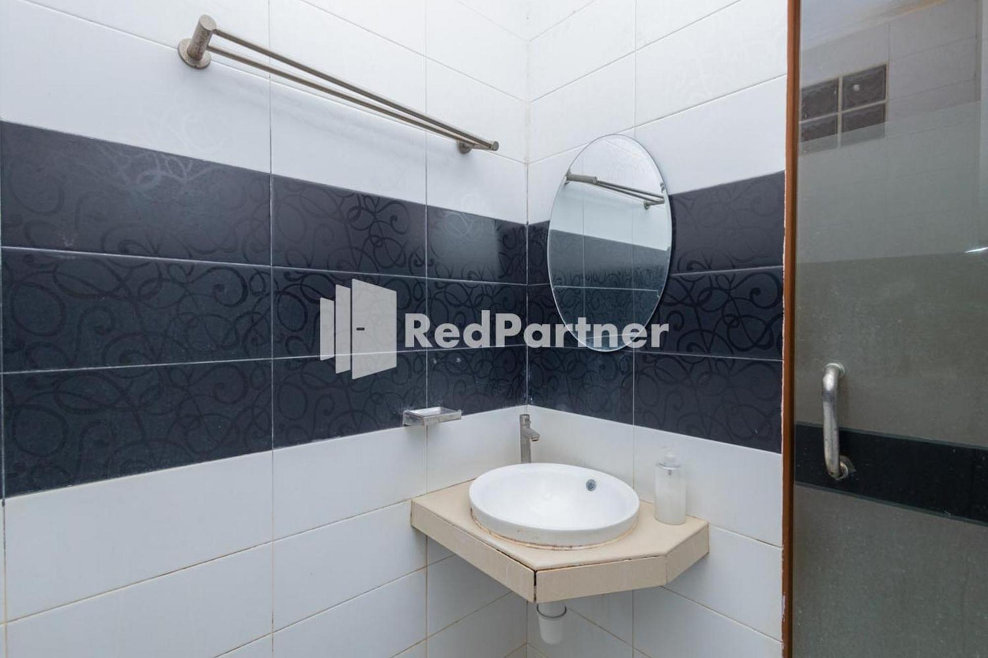 Star Hotel Jaksa Mitra Reddoorz جاكرتا المظهر الخارجي الصورة